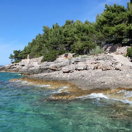 Zavala 8774b * Jelsa (Hvar)