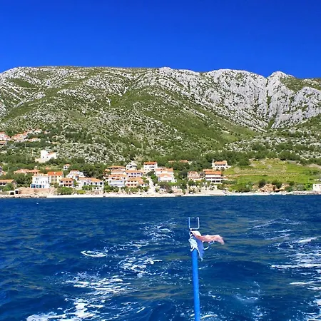 Zavala 8774b * Jelsa (Hvar)