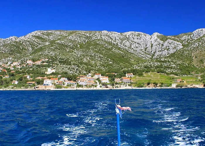 Zavala 8774b * Jelsa (Hvar)