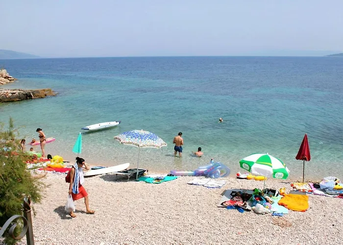 Zavala 8774b Jelsa (Hvar)